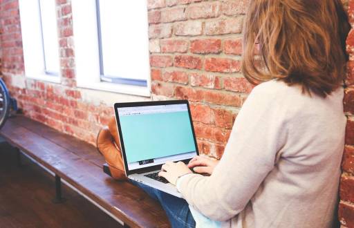 Imagen referencial para graficar a una estudiante.