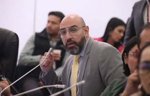 Foto de Mario Godoy, presidente del Consejo de la Judicatura, compareciendo en la Asamblea Nacional.