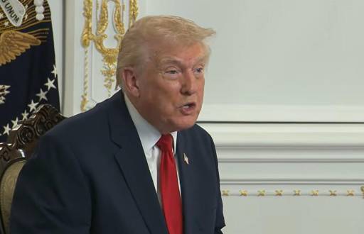 Captura de video tomado de una transmisión de la Casa Blanca del presidente de Estados Unidos, Donald Trump, durante una declaración este jueves, desde Palm Beach (FL, EE.UU.)