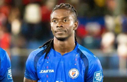 Ricardo Adé, figura defensiva de Haití.