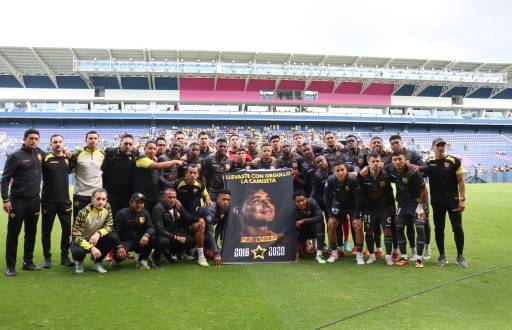 Barcelona SC hizo un emotivo homenaje a Mario Pineida.