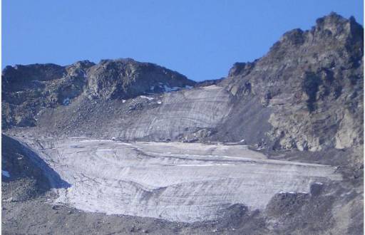 Cueva en el interior del glaciar Morteratsch, en Suiza. Fotografía facilitada por Lander Van Tricht / ETH Zurich, Cátedra de Glaciología.
