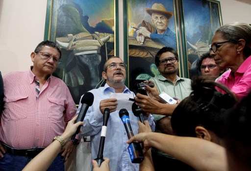 Tras el plazo impuesto por Juan Manuel Santos, el líder de las FARC llamó a defender la paz &quot;en la calle&quot;