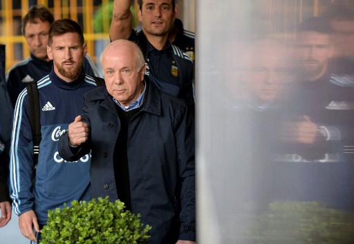 Lionel Messi tiene un gran gesto para un niño uruguayo