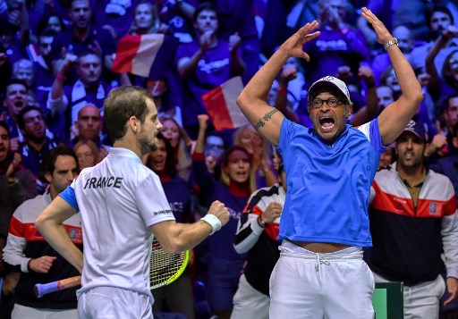 Francia se pone 2-1 sobre Bélgica en la final de Copa Davis
