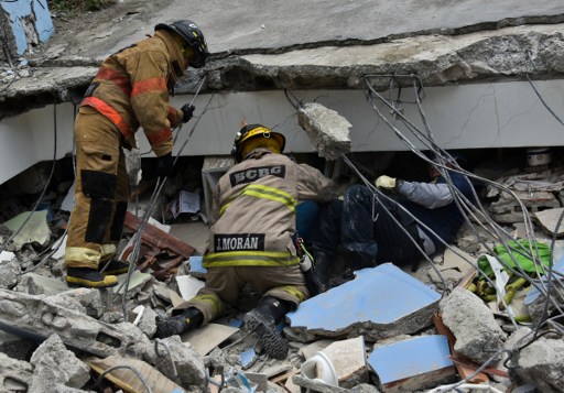Las víctimas mortales por terremoto incrementan a 350, según ministro Navas
