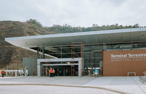 El Municipio invirtió más de USD 10 millones en la construcción de la Terminal Terrestre Costa y estima atender hasta a unos 10 000 usuarios al día.