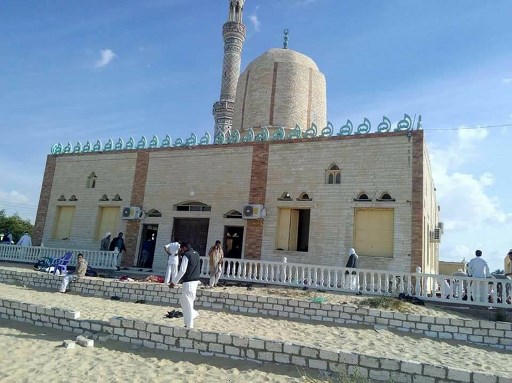 Al menos 235 muertos en ataque contra una mezquita en Egipto por una bomba