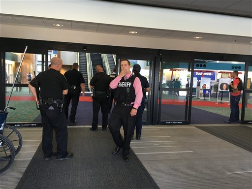 FBI: ataque a policía en aeropuerto de Michigan fue &quot;acto de terrorismo&quot;