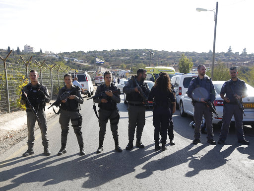 Tres israelíes mueren por disparos de un palestino cerca de un asentamiento