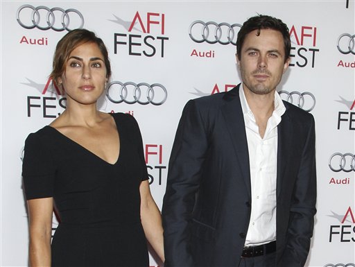 Esposa de Casey Affleck pide el divorcio en Los Ángeles