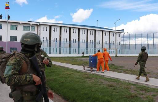 Un reo fue detenido tras intentar escapar de la cárcel Regional Cotopaxi.