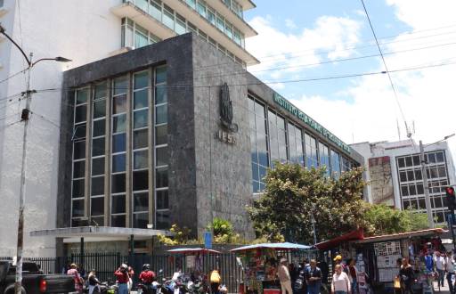 Edificio de la Caja del Seguro Social en Quito.