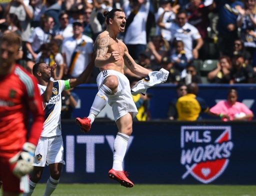 Ibrahimovic decidió clásico angelino en su debut en la MLS