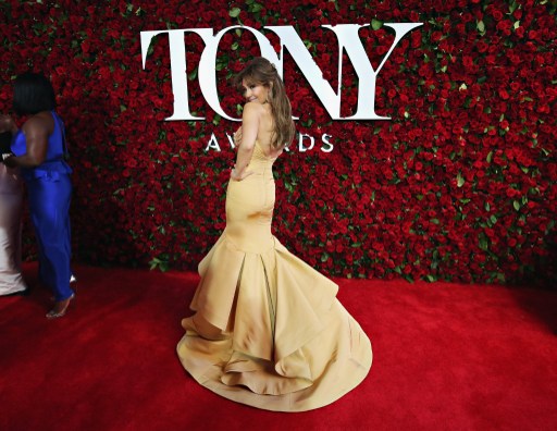 Thalía mostró cómo se vistió en su auto antes de los Premios Tony