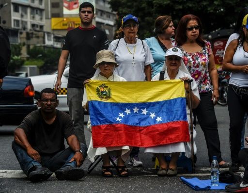 Dos monjas se &quot;plantan&quot; en Caracas contra Maduro