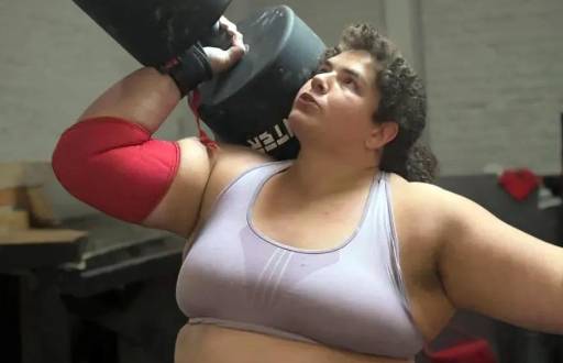 Jammie Booker, proclamada recientemente como la mujer más fuerte del mundo, fue despojada de su título tras denuncias que cuestionaba su elegibilidad en la categoría femenina.