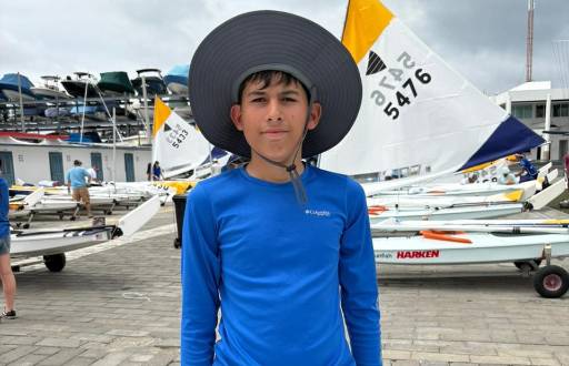 Lorenzo Medina, el joven de 14 años que representa a Ecuador en el Mundial de Velerismo