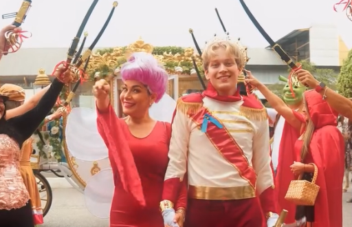 Iván Farah y su madre disfrazados del Príncipe Encantador y el Hada Madrina.