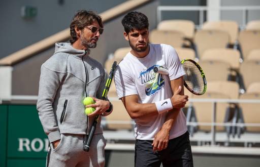 Fotografía de archivo del número uno del mundo Carlos Alcaraz (d) y su entrenador Juan Carlos Ferrero, que han anunciado este miércoles el final de su relación deportiva después de más de siete años.