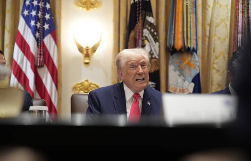 El presidente de EE. UU., Donald J. Trump, ofrece unas palabras iniciales durante una reunión con su Gabinete en la Sala del Gabinete de la Casa Blanca, en Washington D. C., Estados Unidos. GRIPAS