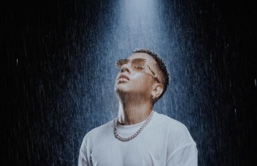 Jombriel y su foto de su post donde anuncia su nueva canción.