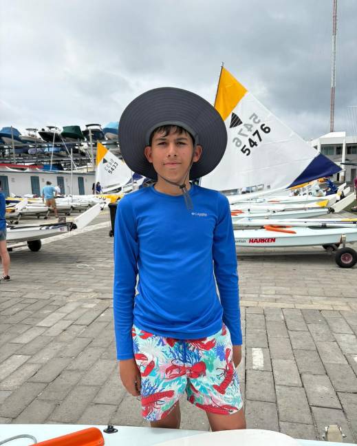 Lorenzo Medina, el joven de 14 años que representa a Ecuador en el Mundial de Velerismo