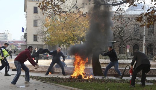 Una mujer intentó quemarse con gasolina en Bulgaria