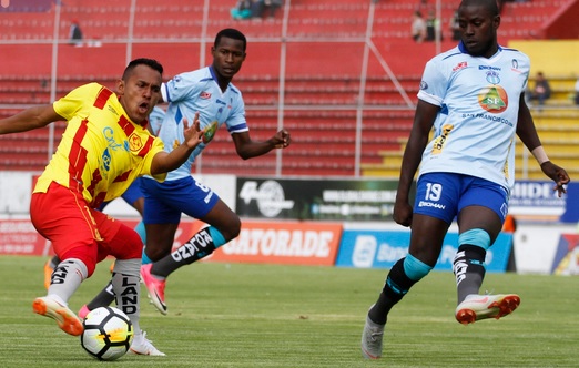 Aucas frena el ascenso de Macará