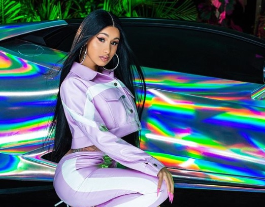 Cardi B muestra las consecuencias de las cirugías