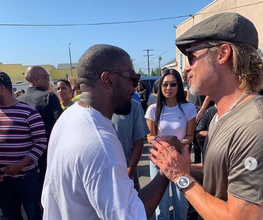 Brad Pitt acude a servicio religioso ofrecido por Kanye West