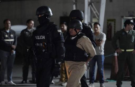 Imagen del cabecilla de Los Águilas Rolando Federico Gómez Quinde, alias Fede, llegando a Guayaquil tras ser expulsado de Colombia en octubre de 2025.