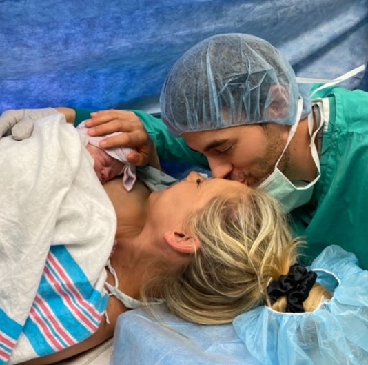 Enrique Iglesias y Anna Kournikova revelan fotos de su hija