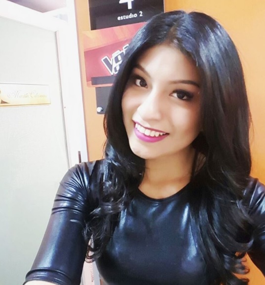 La cantante Wendy Sulca causa furor al publicar fotos en bikini