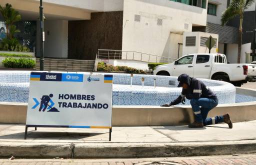 En Puerto Santa Ana existen siete piletas situadas en áreas recreativas y turísticas.