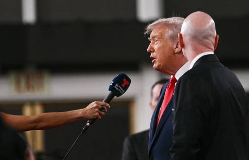 Donald Trump, presidente de Estados Unidos, junto al presidente de la FIFA, Gianni Infantino, en Washington D. C.
