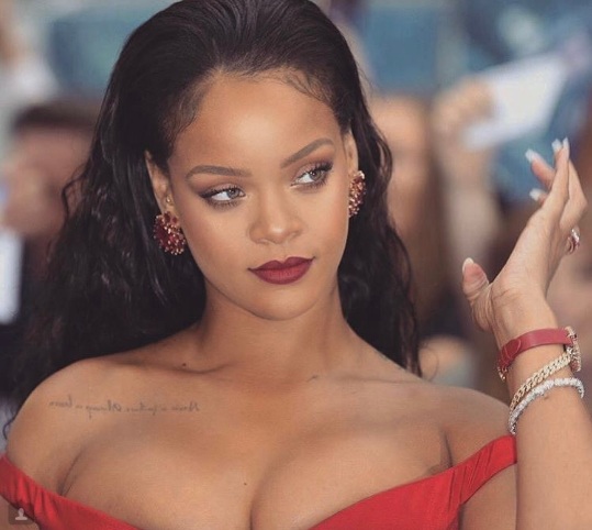Este ex de Rihanna le comentó una sensual foto en Instagram