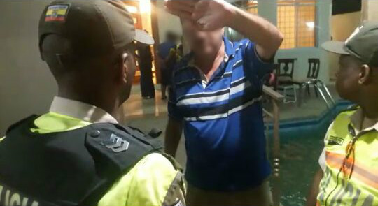 Un vehículo en casa incautada de Álex Bravo desaparece tras polémica fiesta