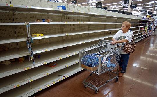 Gobierno venezolano asume control de cadena de supermercados privada