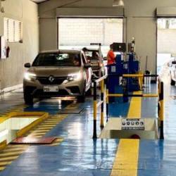 Uno de los centros de revisión técnica vehicular en Quito.