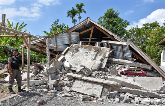 Terremoto de magnitud 6,4 deja 14 muertos en Indonesia