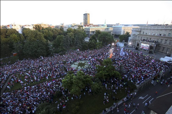 Multitudinario recibimiento a campeones serbios