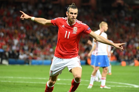 Bale le da el primer lugar a Gales y el pase a octavos