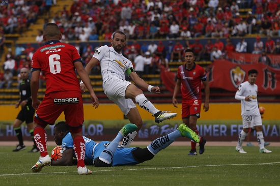 El Nacional supera a Liga de Quito en el Atahualpa