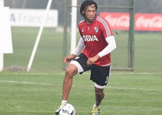 Mina podría debutar con River en la Recopa