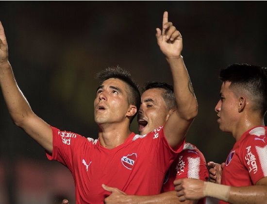 Fernando Gaibor debuta con Independiente en victoria sobre Colón de Domínguez