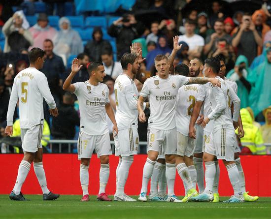 Real Madrid vence al Levante en España