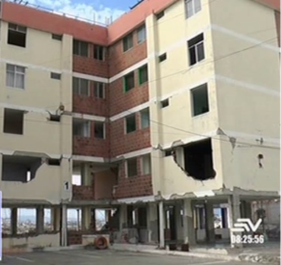 Buscan reubicar a familias que viven en edificios afectados por el terremoto