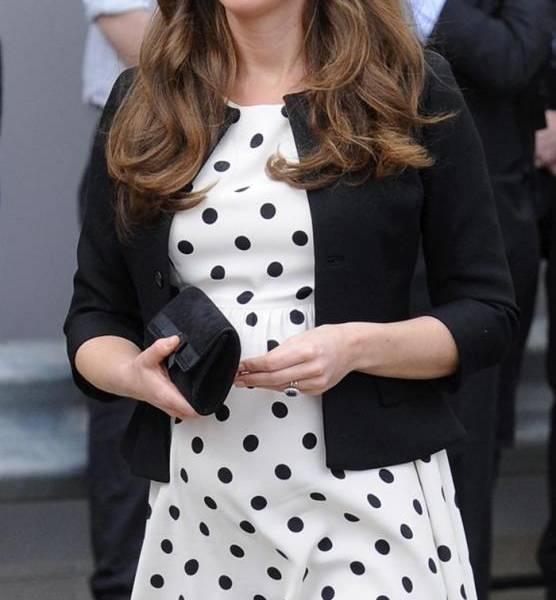 Kate Middleton luce embarazo en la primavera londinense