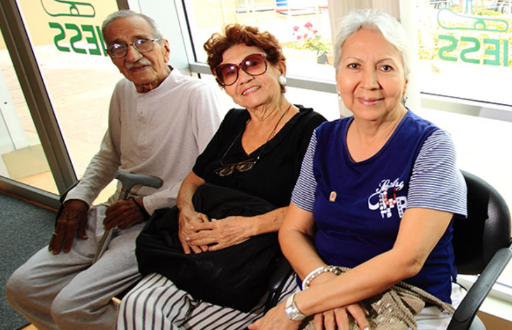 Foto referencial a personas pensionistas del IESS.